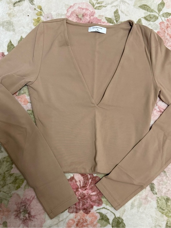 Aritzia Tops - Aritzia Long Sleeve V-Neck Blouse Like New